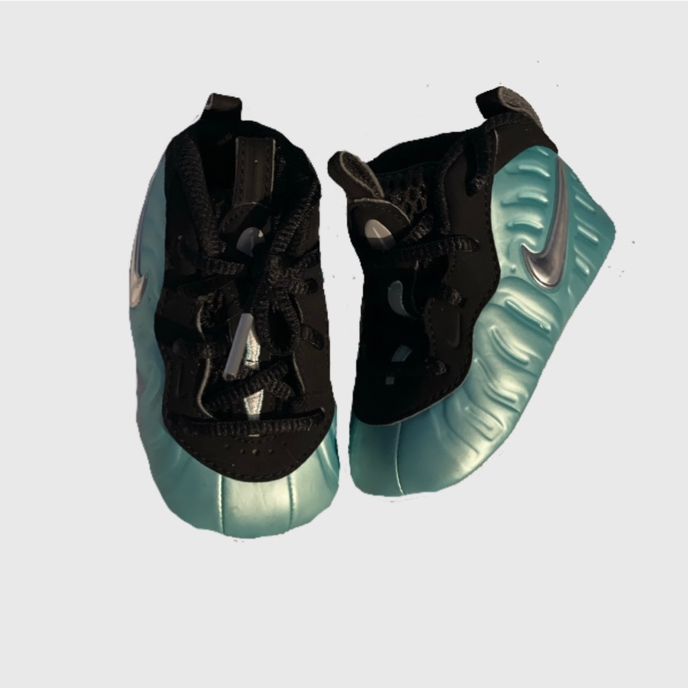 Nike little posite pro “island green”